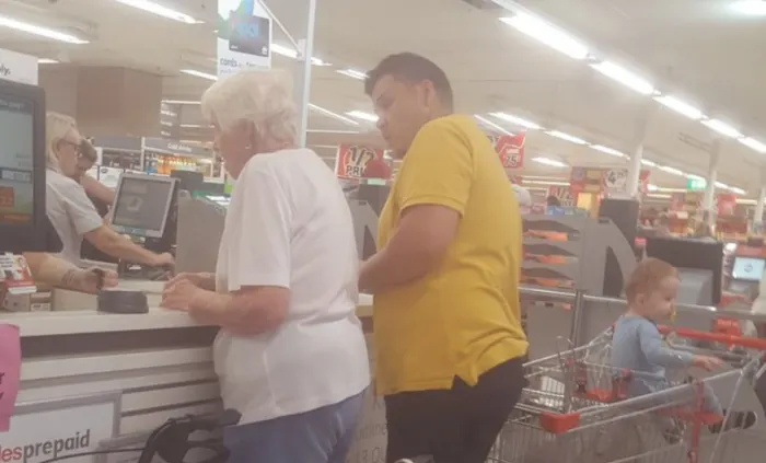 Dad In Line Notices Something Painful Happening To Old Lady In Front Of Him, What He Does Next Turns Heads