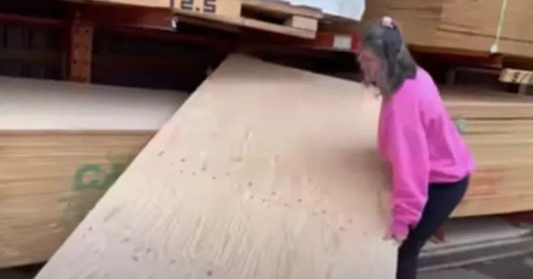 Woman shares genius inexpensive plywood idea everyone’s copying this Christmas