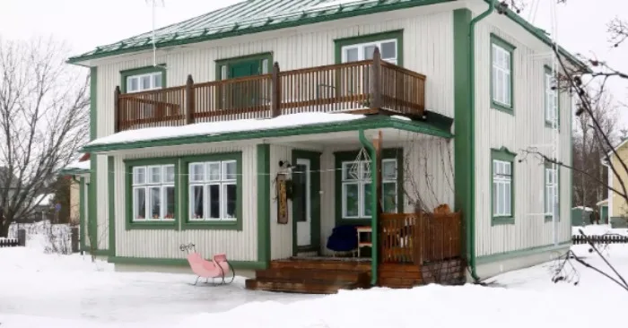 A single mom of 5 bought an abandoned building and turned it into the house of her dreams