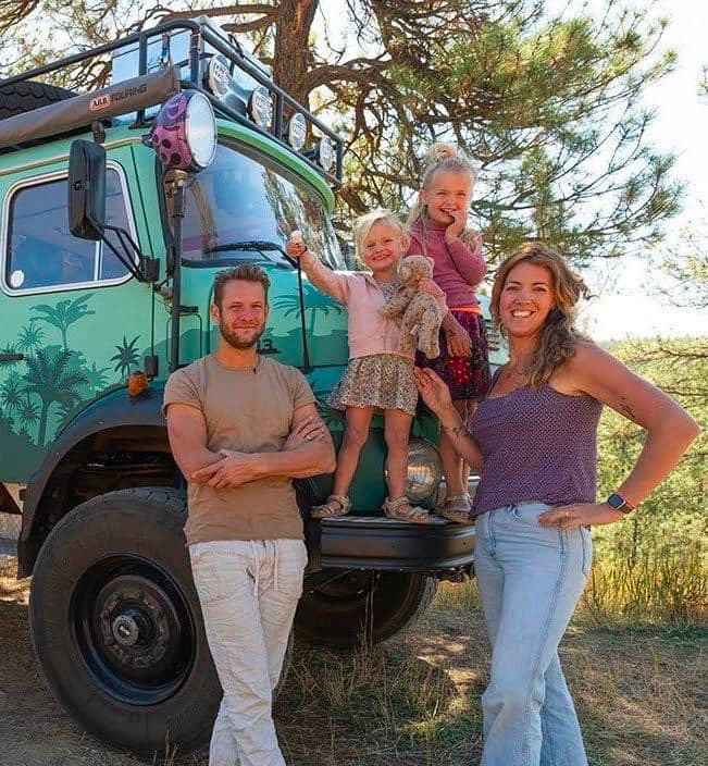 One family transformed a «retired» firetruck into a stunning mobile house and now travel all over the Globe