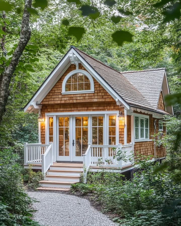She thought her life was over… until a stranger gave her the keys to a luxury tiny house in the forest. Inside is unreal.